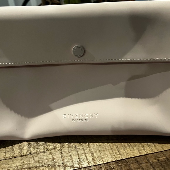 Givenchy makeup bag - Picture 1 of 1